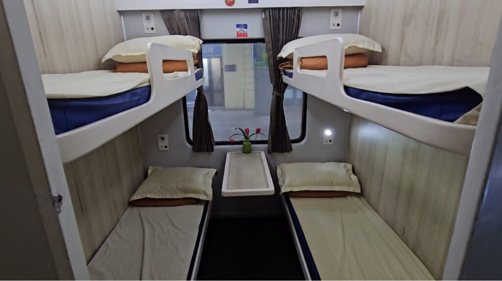 4-berth-cabin-train-in-vietnam
