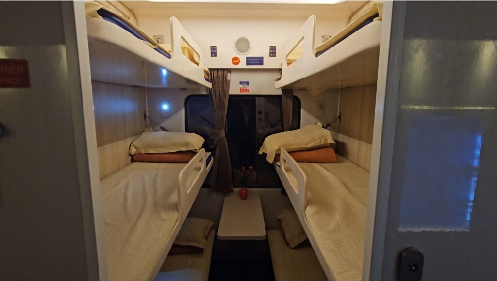 6-berth-cabin-train-viet-nam